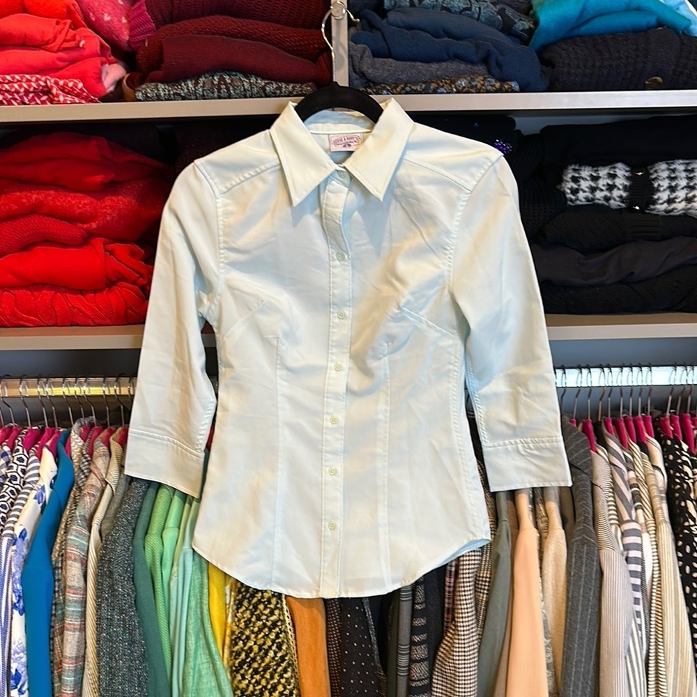 Steve & Barry’s pale blue 3/4 sleeve fitted button down shirt size 4